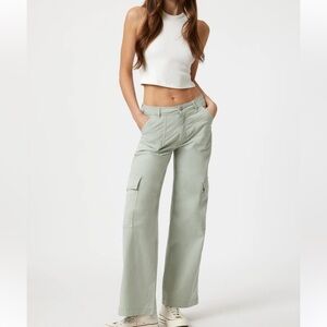 *New Wide-Leg Cargo Pants in Light Sage 28 and 32 inseam. Fits size women’s 6